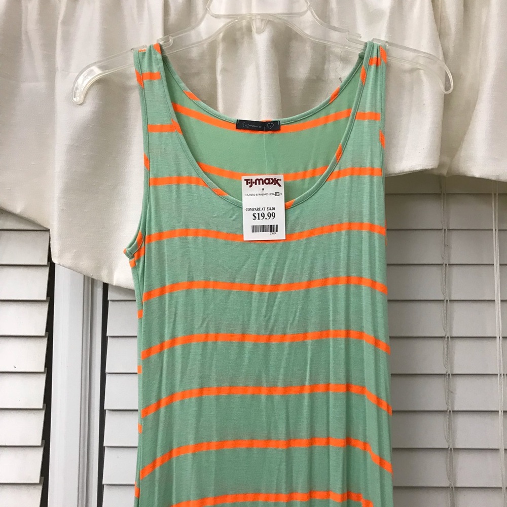 Dress - Picture 4 of 8